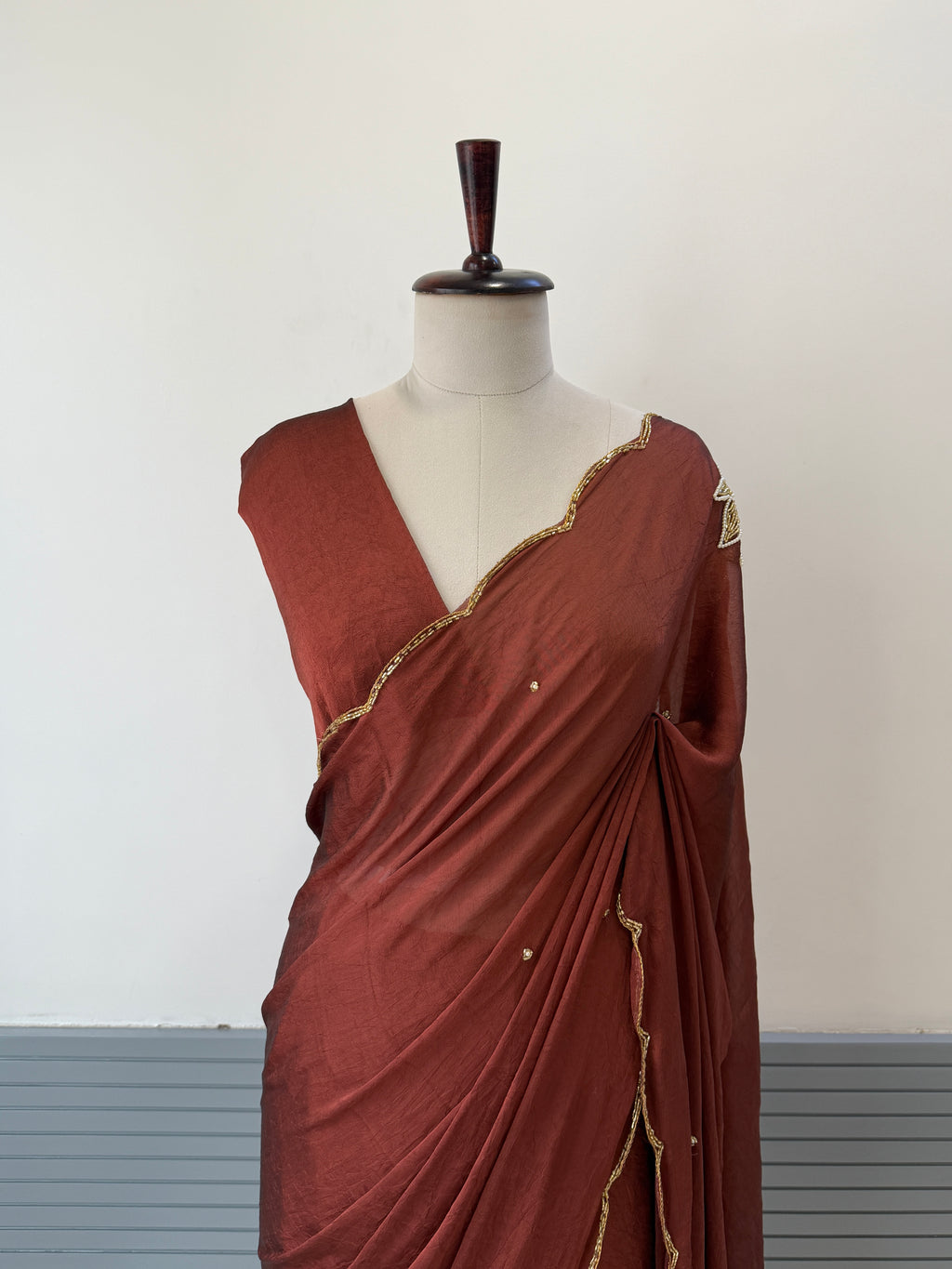 BROWN RANGOLI CRUSH SAREE WITH CUTDANA WORK