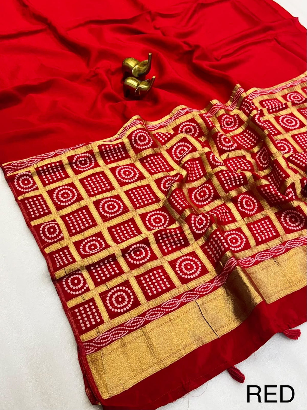 RED MYSORE SILK SAREE WITH BANDHANI PALLU