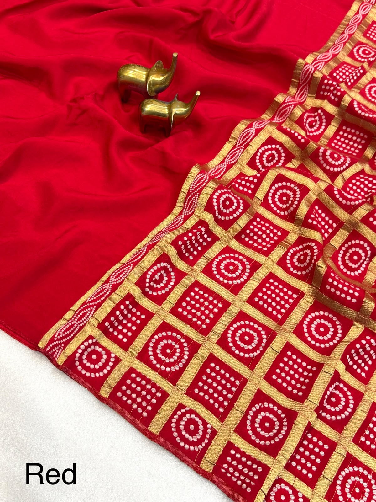 RED MYSORE SILK SAREE WITH BANDHANI PALLU