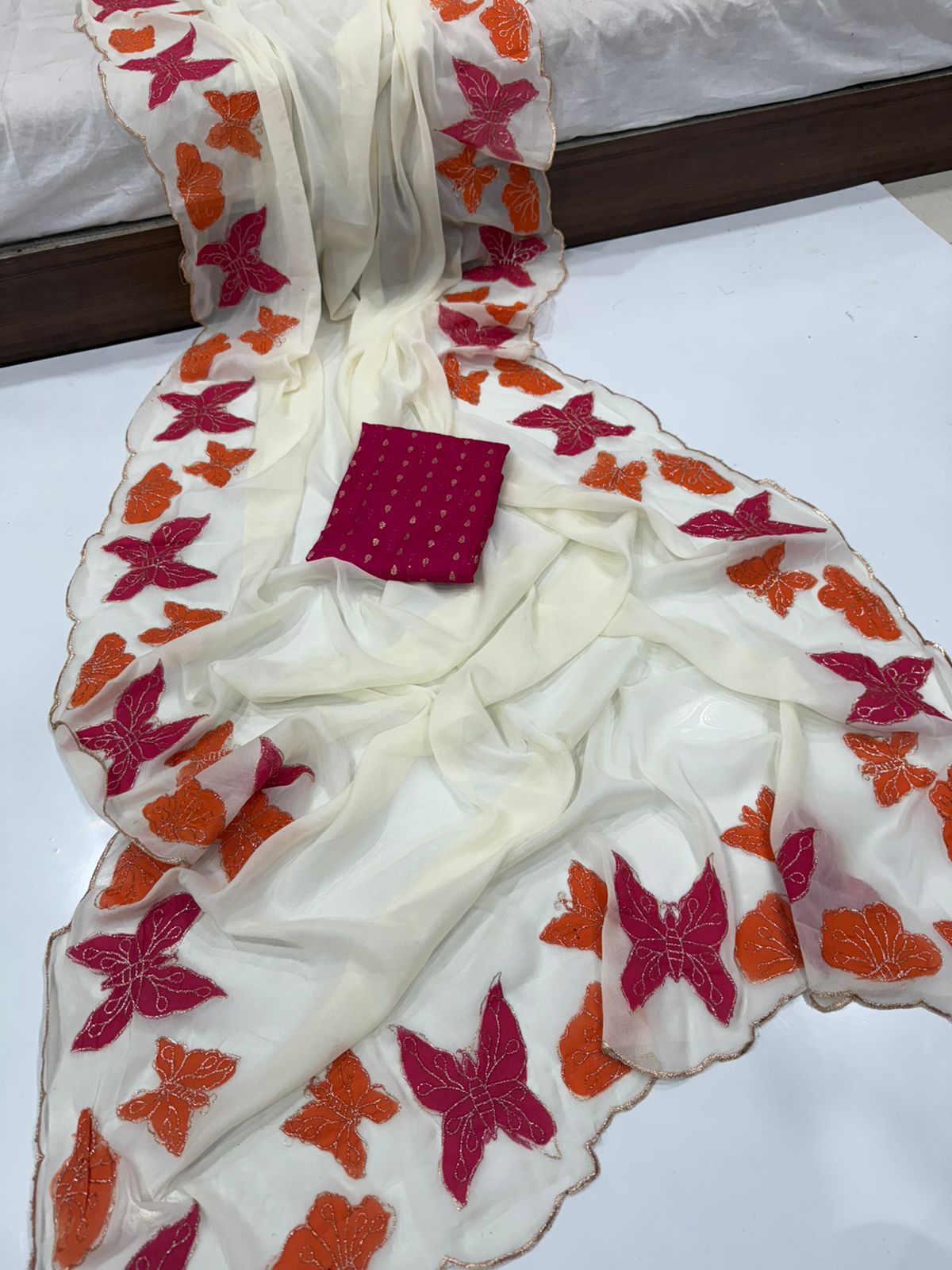 Star Georgette Multi Emrodairy Brush Print Saree
