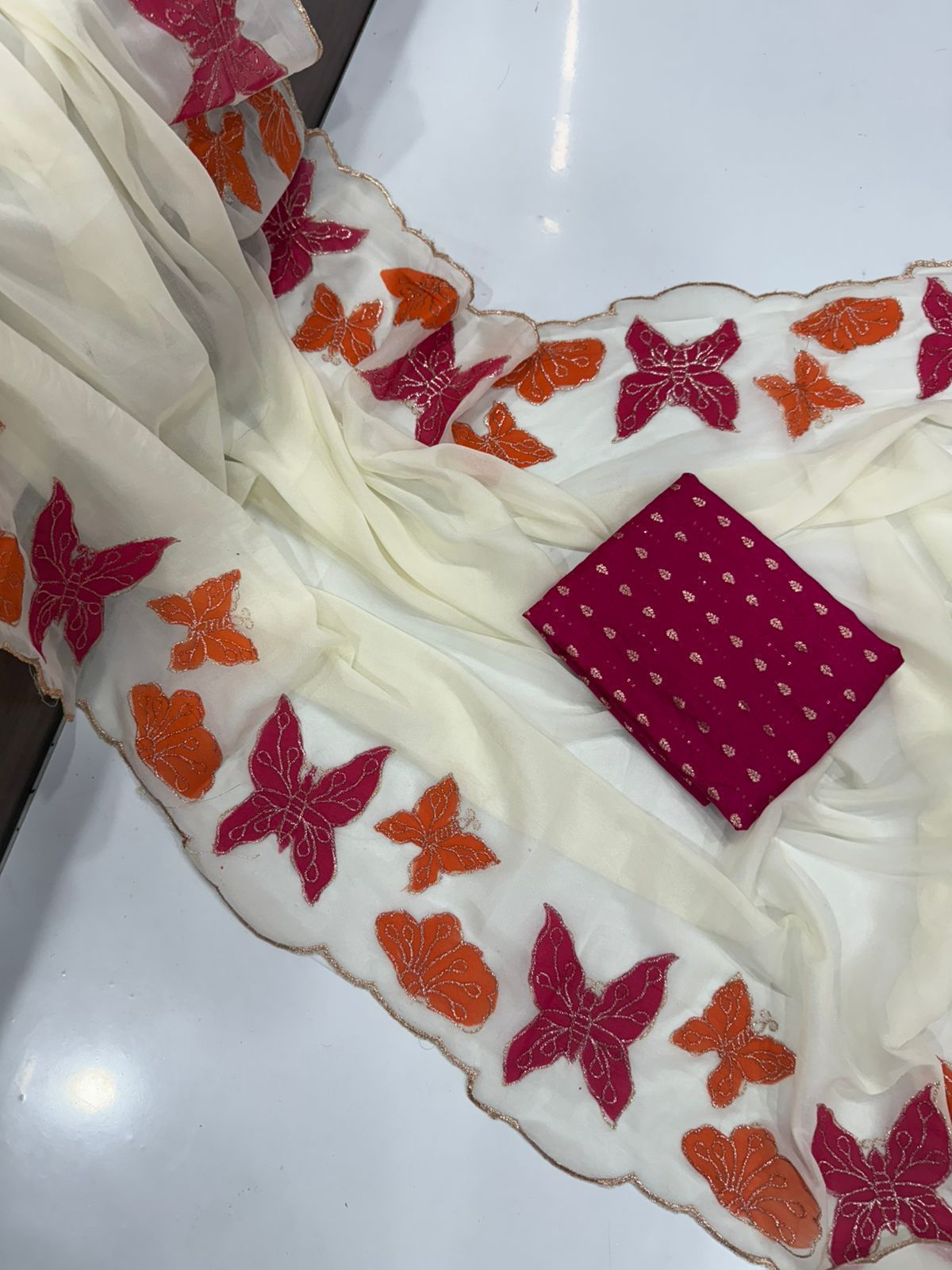 Star Georgette Multi Emrodairy Brush Print Saree