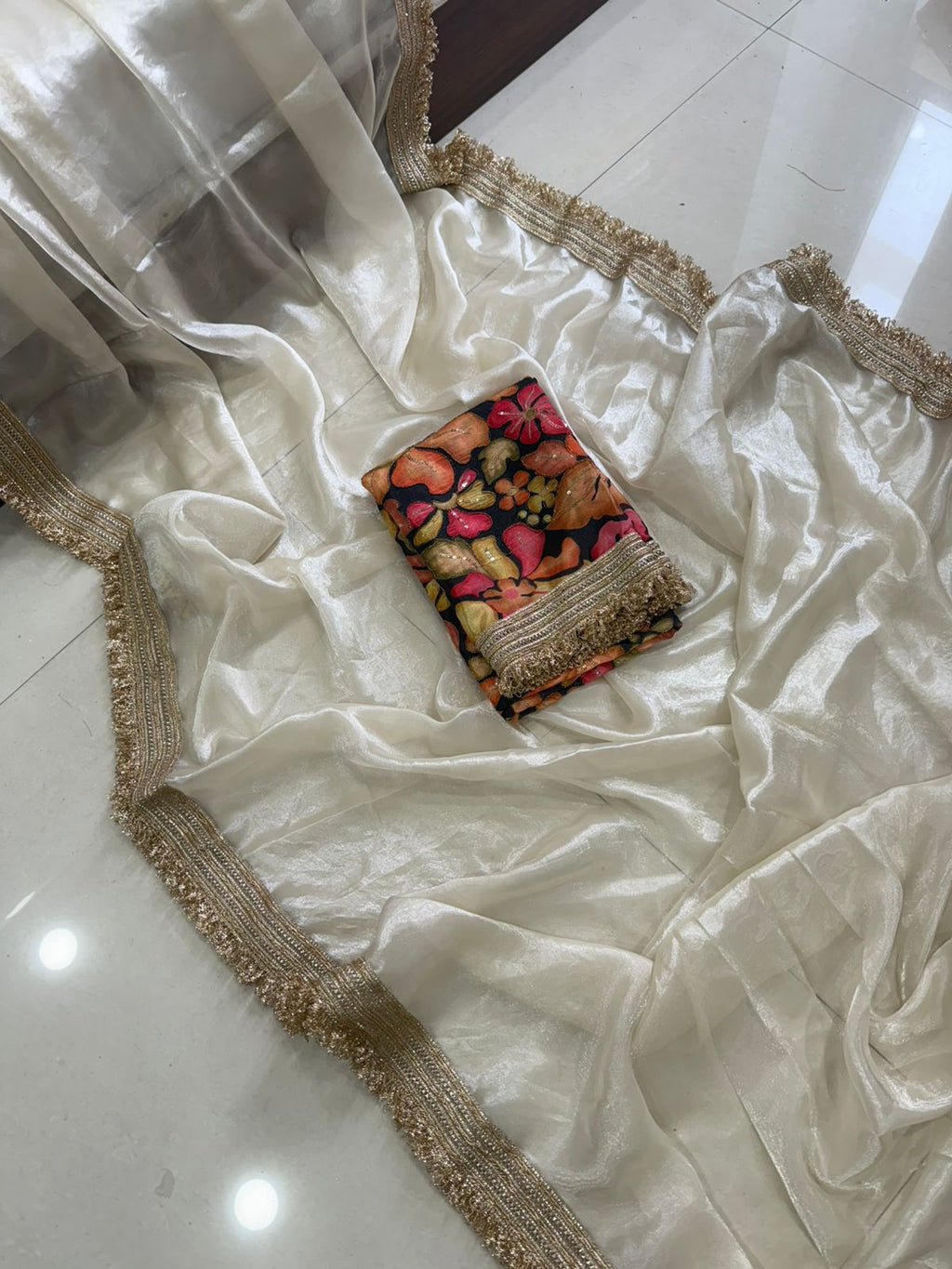Off-White Space Silk Saree With Postion Digital Print Blouse